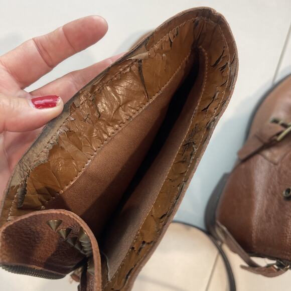 Franco Sarto Sz 8.5 M Privy Brown Leather Moto Boots Pull On Spikes Buckles FLAW - Picture 9 of 11